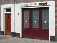 908347 Gezicht op de ingang van Garage 'de eend' (Agnes van Leeuwenberchstraat 4) te Utrecht.